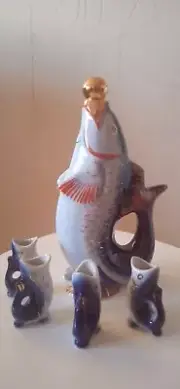 Decanter Fish with small fish shot glasses