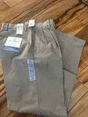 Dockers Men The Best Pressed Relaxed Beige Pleated Pants Size 30x32 No Wrinkles