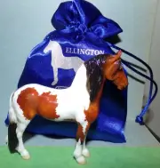BREYER DELUXE COLLECTOR CLUB STABLEMATE ELLINGTON W/SATIN PULL-STRING BAG 2022