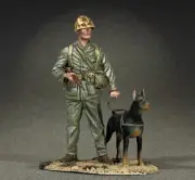 BRITAINS JACK TARS & LEATHERNECKS 13029 U.S.M.C. DOG HANDLER 1942 - 1945 PACIFIC