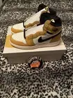 Air Jordan 1 High OG Yellow Ochre DZ5485-701 IN HANDS SHIPS NOW 7Y. Women’s 8.5
