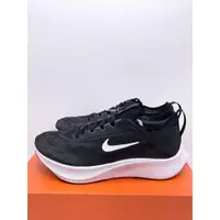 在飛比找蝦皮購物優惠-Nike Zoom Fly 4 黑白男子超彈碳板跑步鞋 CT
