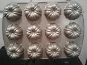 Nordic Ware Mini Bundt Cup Cakes Muffins Heavy Duty 12 Sections New