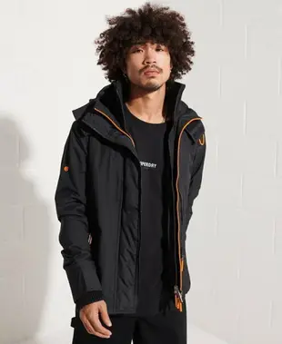 跩狗嚴選 極度乾燥 Superdry Arctic 男款風衣 刷毛保暖 外套 三排拉鍊 內口袋 防風夾克 黑橘 背後有線