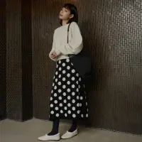 在飛比找momo購物網優惠-【Line-up wears】可愛復古圓點植絨針織裙 A字裙