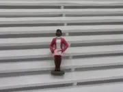 F820 Greenhills Scalextric Carrera Seated Female Spectator 1.32 Scale - NEW