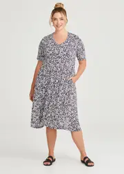 [Taking Shape] Taking Shape Puff Print Dress Size 16 in Black Print - Plus Size Women's Dresses Black Print