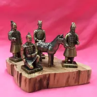 在飛比找蝦皮購物優惠-西安兵馬俑擺飾5件組 戰士與馬 木頭 傢俱擺飾