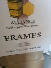 100 x Ideal Size Beekeeping Frames Bee Hive Frame Timber Beehive