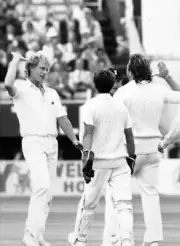 England cricketer Ian Botham invites team-mate Graham Dill - 1987 Cricket Photo