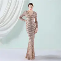 在飛比找ETMall東森購物網優惠-定位花珠片優雅金色魚尾裙晚禮服