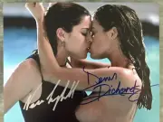 Denise Richards Neve Campbell Signed Wild Things 8x10 With COA