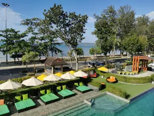 甲米曼尼特爾海灘酒店Maneetel Krabi Beachfront