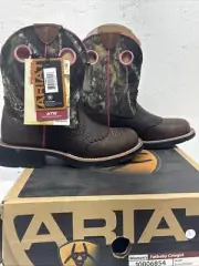 NEW Womens Brown and Pink camo Ariat Brand Western Boot Boots. Size 6.5B. 19-4.