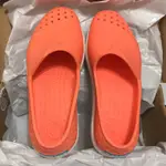 NATIVE 橘色洞洞鞋 （VERONA系列）