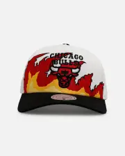[MITCHELL & NESS] Mitchell & Ness Chicago Bulls 'Flametooth' Pro Pinch Snapback White/black - Size ONE ONE White/Black