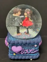 Lovers Crystal Snow Ball Velentine's Gift Lights Music Box Tabletop Decoration