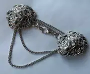 Lion cloak clasp with chain in silver metal screw on style. large size