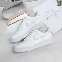 在飛比找蝦皮購物優惠-免運 Nike Air Force 1 Low 腰果花 灰白