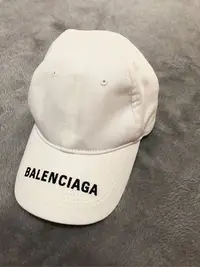 在飛比找Yahoo!奇摩拍賣優惠-Balenciaga 白色Logo帽子