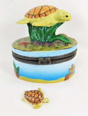 Sea Turtle w/ Brown shell in the Sea grass Sea life Ceramic Trinket Box
