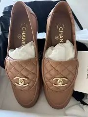 Women's CHANEL Crumpled Lambskin Quilted CC Turnlock Moccasins, 40, Dark Beige