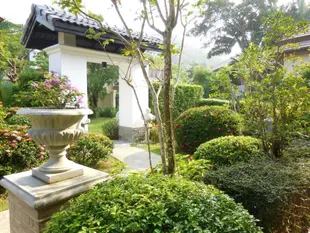 自然花園度假村Holiday Village and Natural Garden Resort