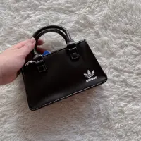 在飛比找蝦皮購物優惠-adidas KSENIASCHNAIDER 迷你皮革手提包