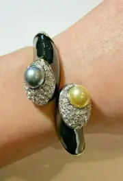 NIB Kenneth Jay Lane 'Duchess of Windsor' Crystal Pearl Gold t Bypass Bracelet