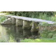 Hornby R7341 Stone footbridge OO Gauge