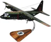 USAF Lockheed AC-130 Hercules Spooky Spectre Gunship Desk Model 1/72 SC Airplane
