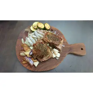 紐西蘭草飼小羔羊羊肩排 可料理 : (法式香煎、黑麥啤酒燉、義式迷迭香煎烤、椒鹽、烘烤)