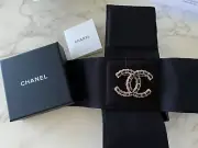 New Authentic Chanel 23B CC Logo Leather Chain Brooch Brooches Accessory