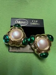 VTG RUNWAY LARGE COUTURE MONET, BOLD GREEN CABOCHON EARRINGS Clip On, NEW