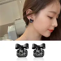 在飛比找momo購物網優惠-【Emi 艾迷】韓系925銀針時尚訂製黑蝴蝶結水晶耳環