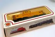 HO SCALE FREIGHT CAR BACHMANN UNION PACIFIC WIDE VISION CABOOSE 70701