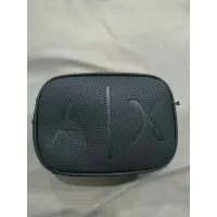 在飛比找蝦皮購物優惠-全新-AX(Armani Exchange)壓紋仿皮相機包/