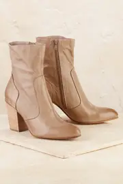 Hester Boot--DJA-HESTER
