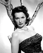 ACTRESS MAUREEN O'HARA - 8X10 PUBLICITY PHOTO (ZY-058)