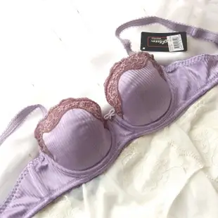 ＊Olivia＊//70B*32B// 18-eighteen 精品 典雅 簡約 包覆集中款內衣 ~ 單上衣300元