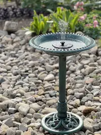 在飛比找松果購物優惠-太陽能噴泉盆 鳥浴盆 水景噴泉燈 庭院景觀擺件 (8.3折)