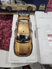 1:18 Craig Lowndes Holden VF Commodore Gold Model #100 Race Wins Signed