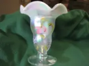 Beautiful 2005 FENTON 8951 WB Family Signature Series 7" French Opalescent Vase