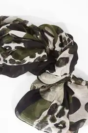 Command Attention Print Scarf--IVY-SC8501