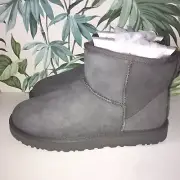 UGG CLASSIC MINI GREY BOOTS UK SIZE 10.5 **BNIB RRP £155**