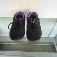 在飛比找蝦皮購物優惠-Calypso 黑色紫色 鞋子 休閒鞋