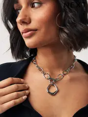 Silver Tone Chunky Chain Link T-Bar Necklace (Q67707) | $26