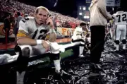 Pittsburgh Steelers QB Terry Bradshaw on sidelines bench dur - 1971 Old Photo 1