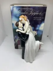 Cake Topper True Romance Groom Lifting Bride Weddingstar NEW