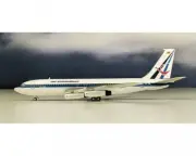 Aeroclassics AC219410 Air Zimbabwe Boeing 720-025 VP-YNL Diecast 1/200 Jet Model